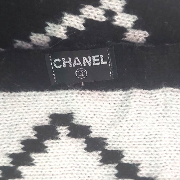 CHANEL Vintage Black & White Reversible Window Print Scarf Embroidered CC Logo - Picture 9 of 9